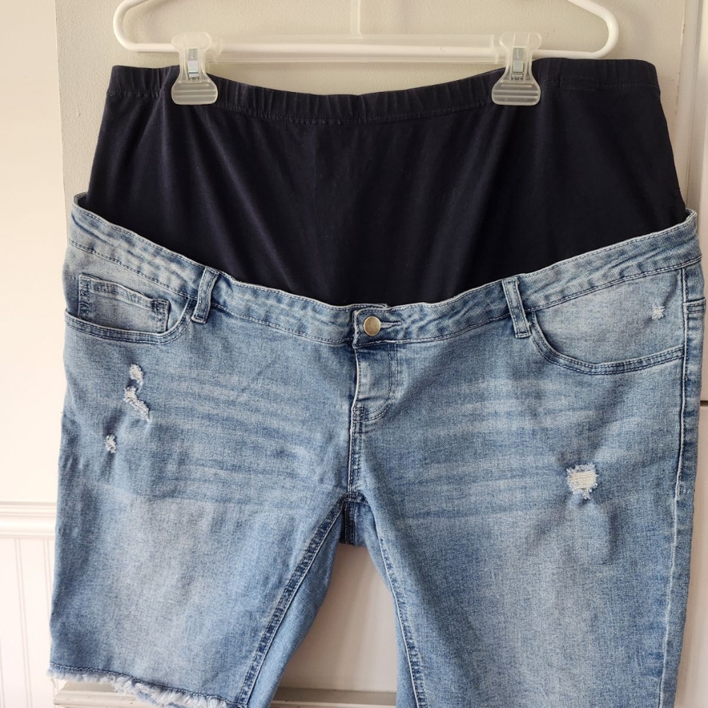 SHEIN Maternity Denim Shorts With Elastic Belly Support